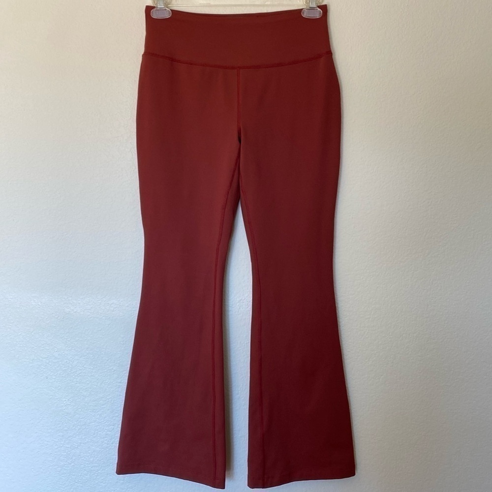 Lands End active flare pants women’s medium rust EUC